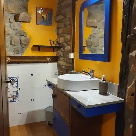 Casa Candidita - Tradicional Casa Montanesa Vargas