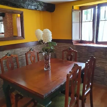 Casa Candidita - Tradicional Casa Montanesa Vargas