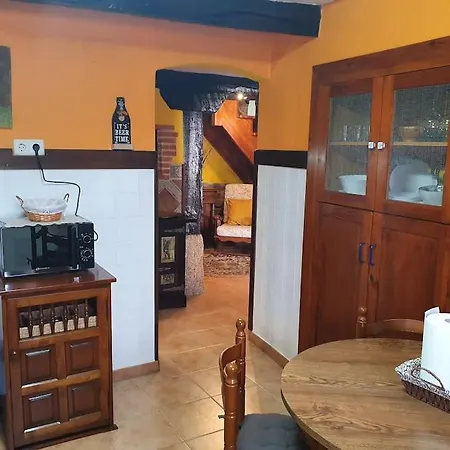 Casa Candidita - Tradicional Casa Montanesa Vargas